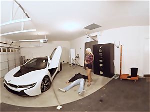 VR PORN-Hot milf penetrate The Car Theif